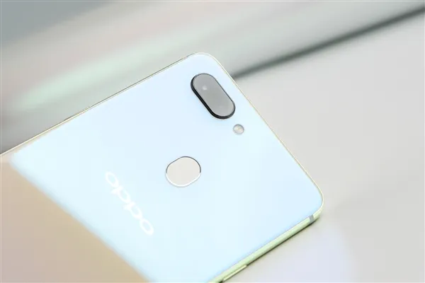 2699元 OPPO R15幻色粉开箱