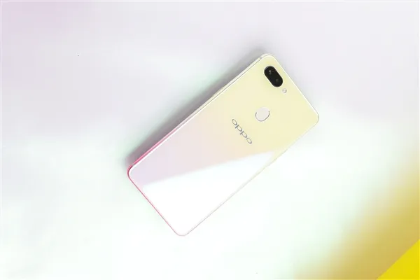 2699元 OPPO R15幻色粉开箱