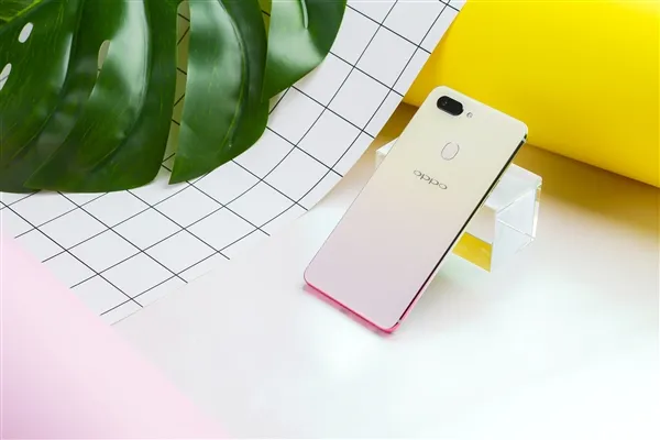 2699元 OPPO R15幻色粉开箱