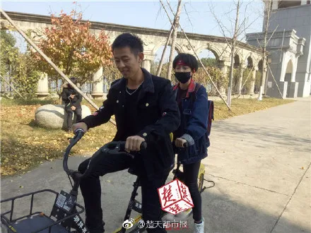 武昌理工有了双人共享单车 单身狗暴风雨哭泣【图】