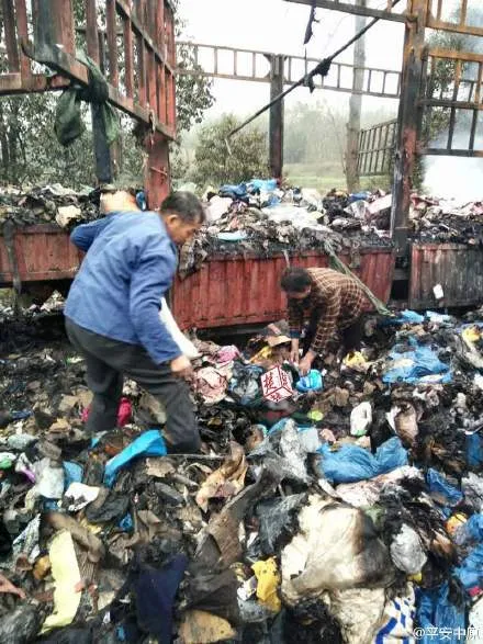 您的快递已被烧毁 京港澳高速咸宁货车突发大火村民纷纷抢货【图】