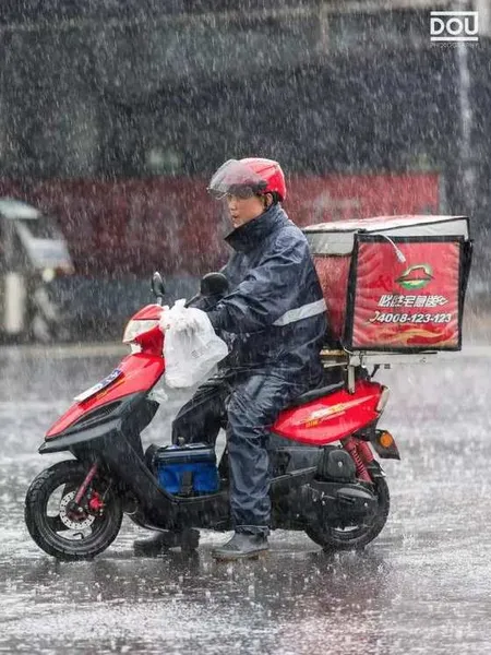 奇葩辩题：极端天气叫外卖有罪吗