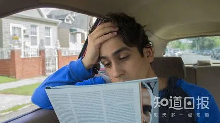 为什么在坐车时看书会让人想吐？ 现在知道原因了