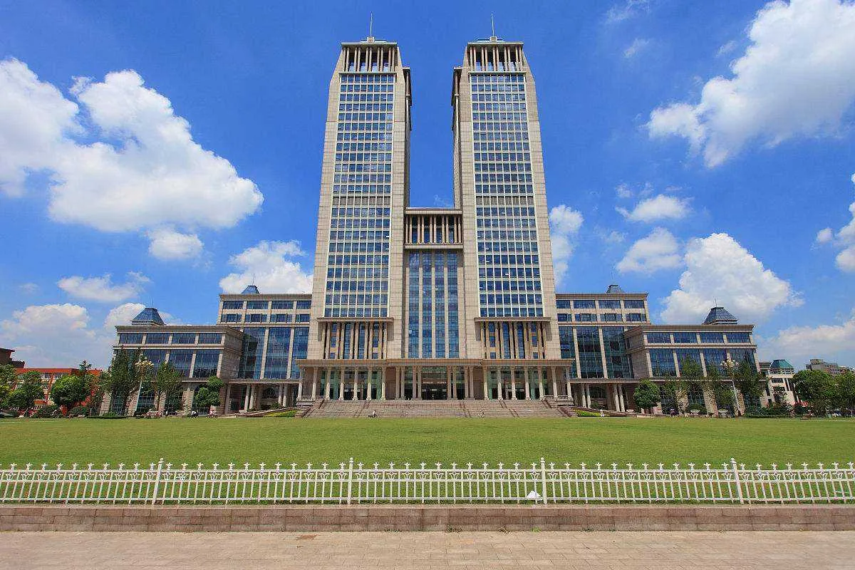 上海政法学院是一本吗 | 上海政法学院录取分很高吗