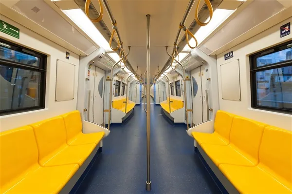 北京地铁二维码乘车正式运行 年内有望刷脸进站