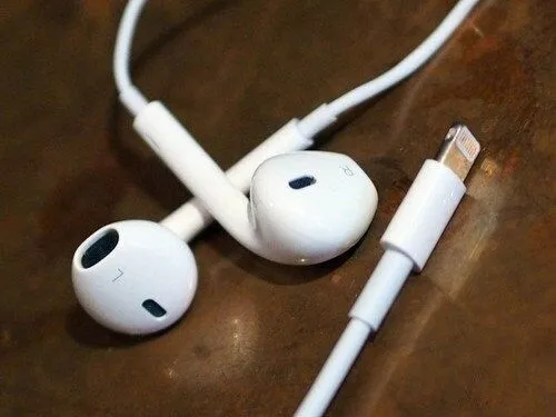 iPhone 7将取消耳机口 用usb听音乐？
