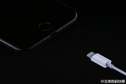 iphone7耳机接口取消 将为传统耳机提供转接口【高清组图】