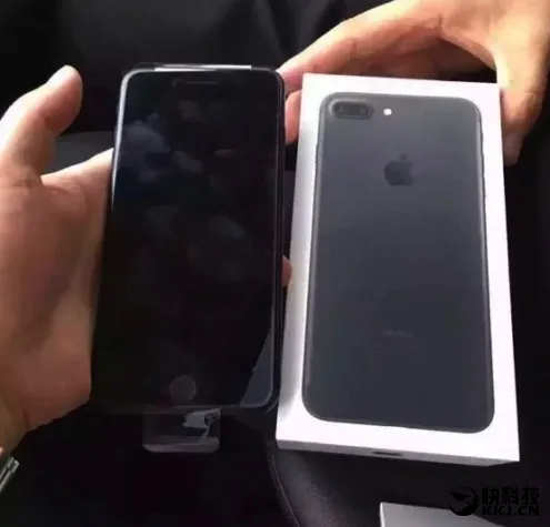 美翻了！亮黑色iPhone 7开箱图赏