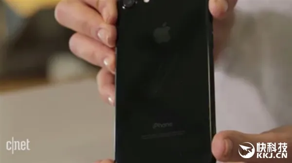 iPhone 7/7Plus亮黑色耐磨测试:娇贵无比