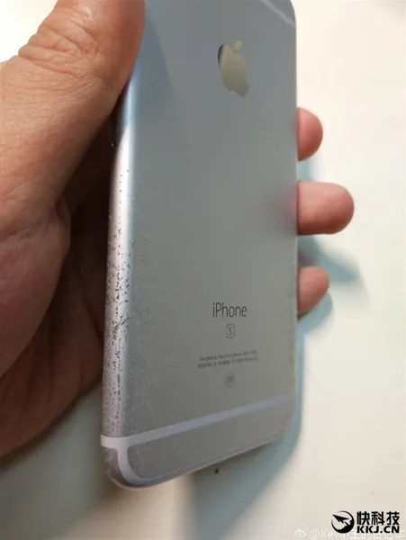 悲剧！iPhone 6S不带套使用几个月后...