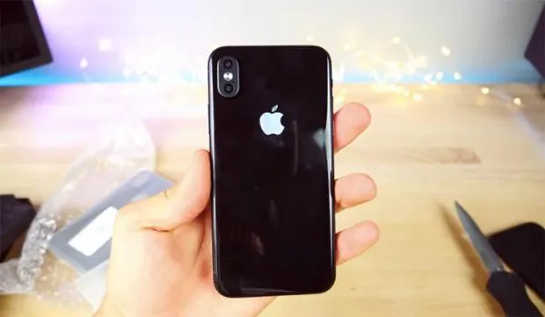 iphone8真机上手视频曝光：金属玻璃版