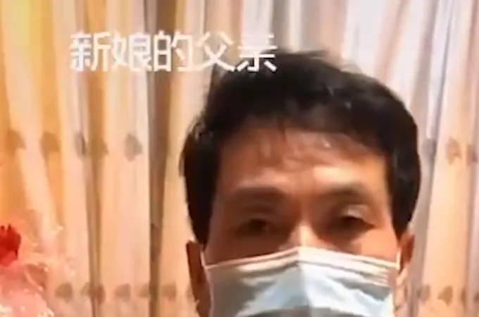 新娘父亲回应内衣不合身不让接亲怎么回事？网友更疑惑了