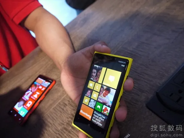 诺基亚WP8手机Lumia 920 最大卖点是照相功能