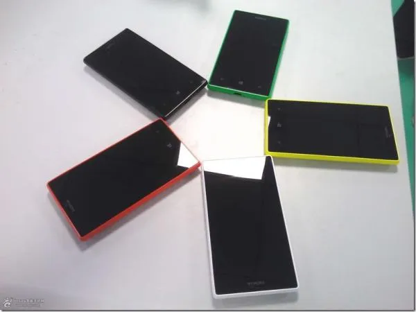 神秘Lumia 830谍照网上曝光