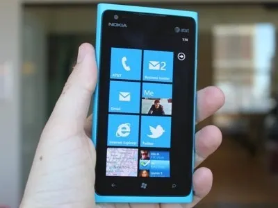 2012年最佳智能手机榜单：诺基亚Lumia 900居首位