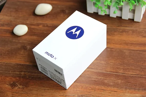 Moto X开箱图赏：皮质后壳 典雅情怀