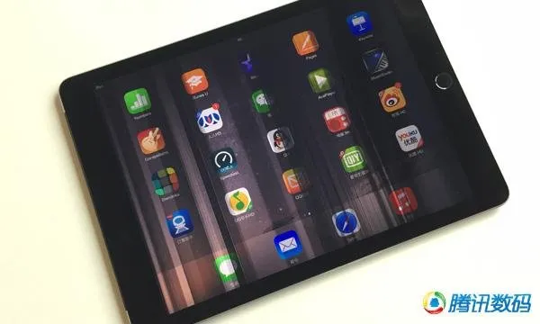 国内现苹果iPad Air 2屏幕闪屏竖线故障