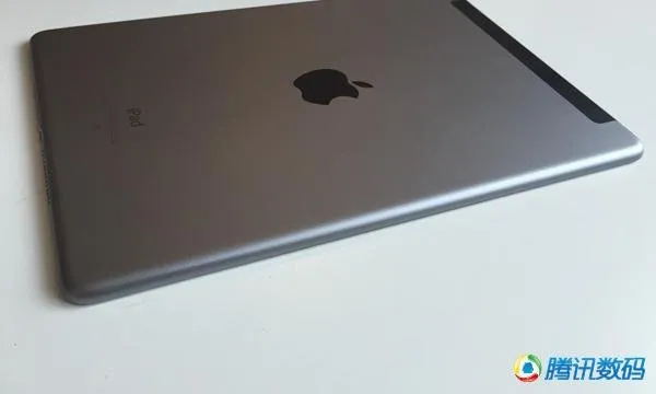 国内现苹果iPad Air 2屏幕闪屏竖线故障