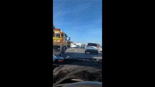 特斯拉Model 3最新车祸画面曝光 高速直线撞上横倒货车