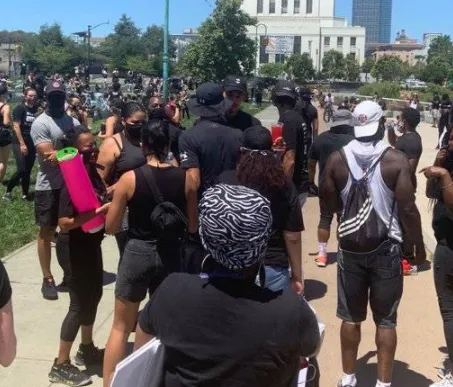 库里夫妇参加游行怎么回事？库里夫妇声援去世黑人抗议暴力执法