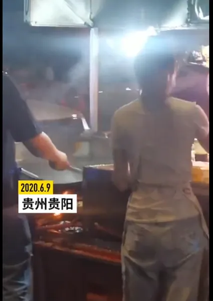 夫妻卖炒饭收款码被人掉包什么情况？事件详情让人气愤！