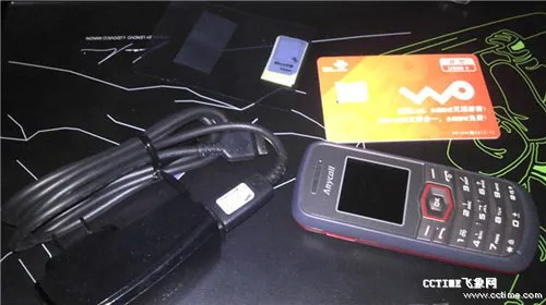 联通iPhone4机卡绑定遭破解 套餐卡被公开团购