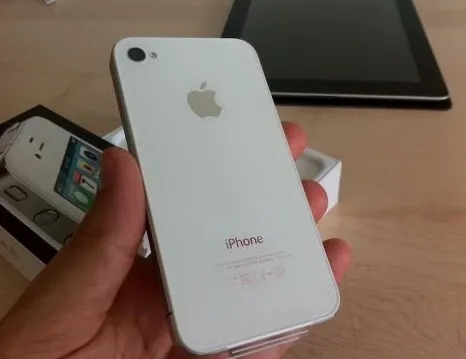 欧洲零售商已开始出售白色版iPhone4