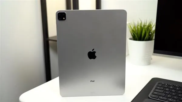 2019新款iPad Pro长这样 外媒机模上手