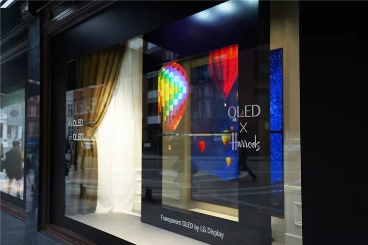 LG在伦敦展示透明OLED技术，科幻电影或成现实