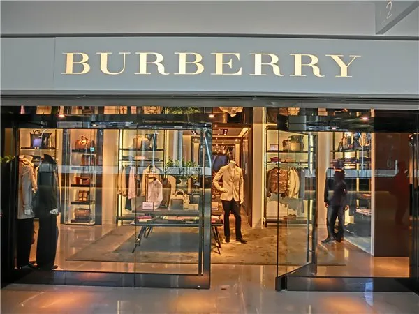 腾讯涉足奢侈品领域，将与Burberry合作开设商店
