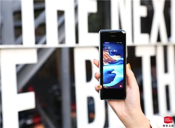 三星Galaxy Fold：是手机也是“平板”，目前最酷的手机之一