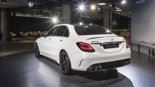 放弃后驱!下一代梅赛德斯-AMG C63信息曝光：四驱+漂移模式