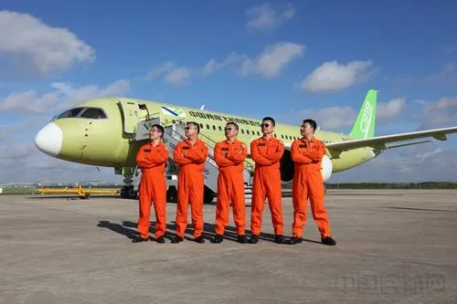 C919大型客机104架顺利完成首飞？C919客机介绍？