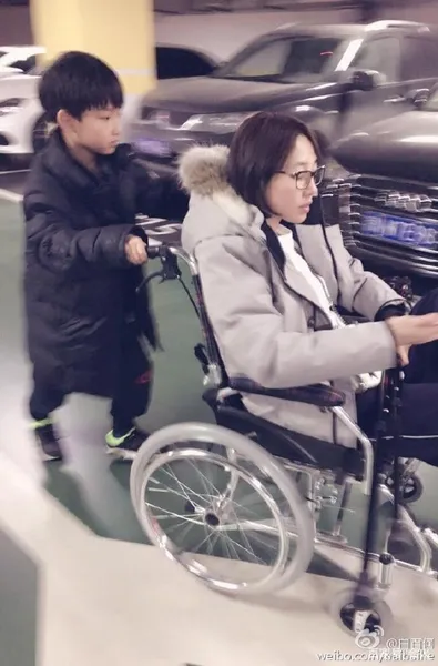 陈羽凡带儿子旅游 身边一女子紧随与元宝亲切互动怎么回事