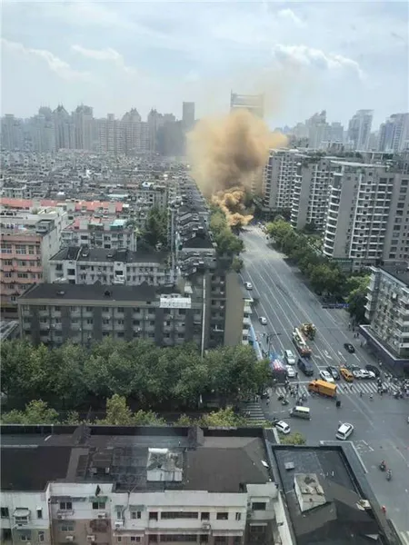杭州地面坍塌,杭州建国北路坍塌,杭州燃气泄漏