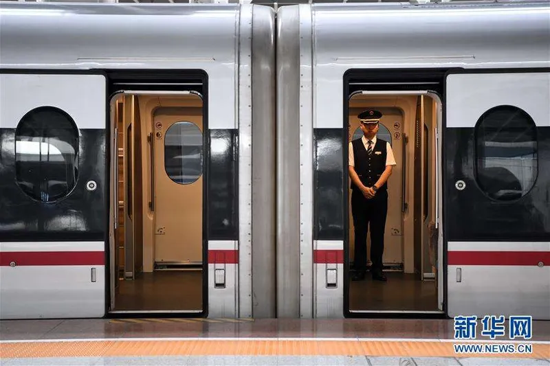 7月11日重庆直达香港地铁已经通行票价是多少？重庆直达香港地铁通行需要多长时间?