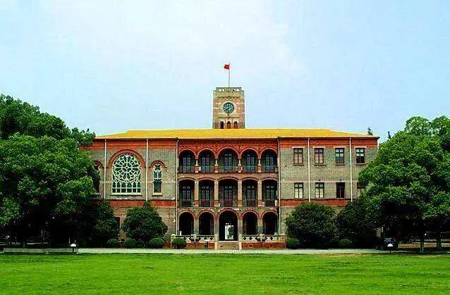 武大厦大争夺中国最美高校这是怎么回事？中国最美的几所大学？