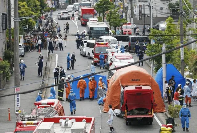 日本川崎13名儿童等校车时遭捅刺，凶嫌随机伤人或已致2死