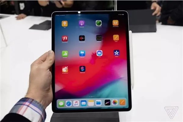 新iPad Pro上手：全面屏体验超棒 机身更薄了