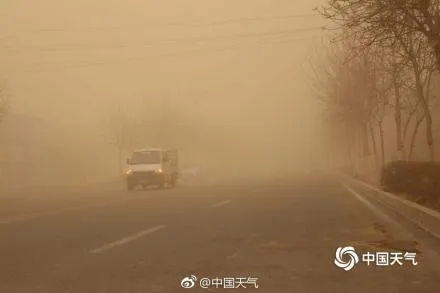 乌鲁木齐脏脏雪黄雪形成的原因是什么？热空气和寒流相遇